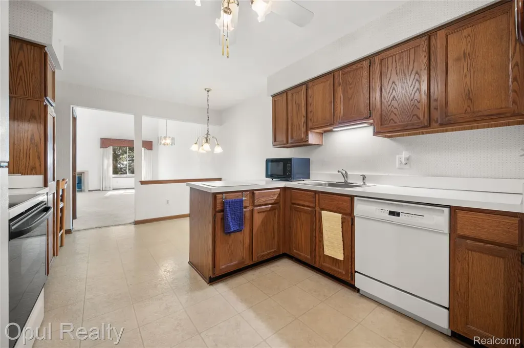 37440 N Laurel Park Drive Livonia City MI 48152