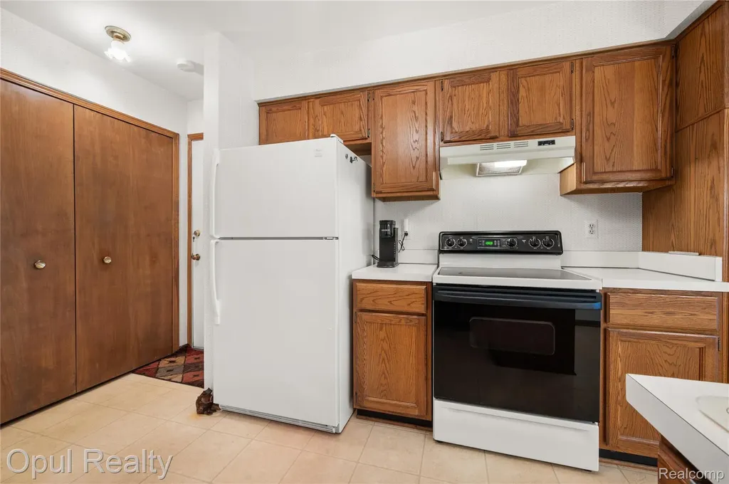 37440 N Laurel Park Drive Livonia City MI 48152
