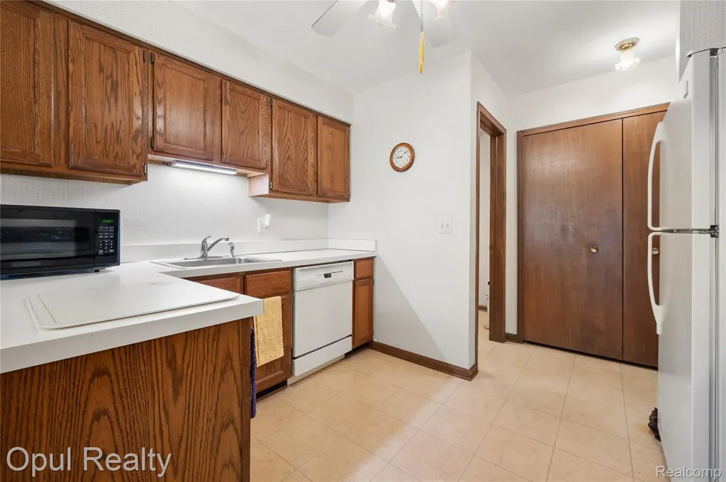 37440 N Laurel Park Drive Livonia City MI 48152