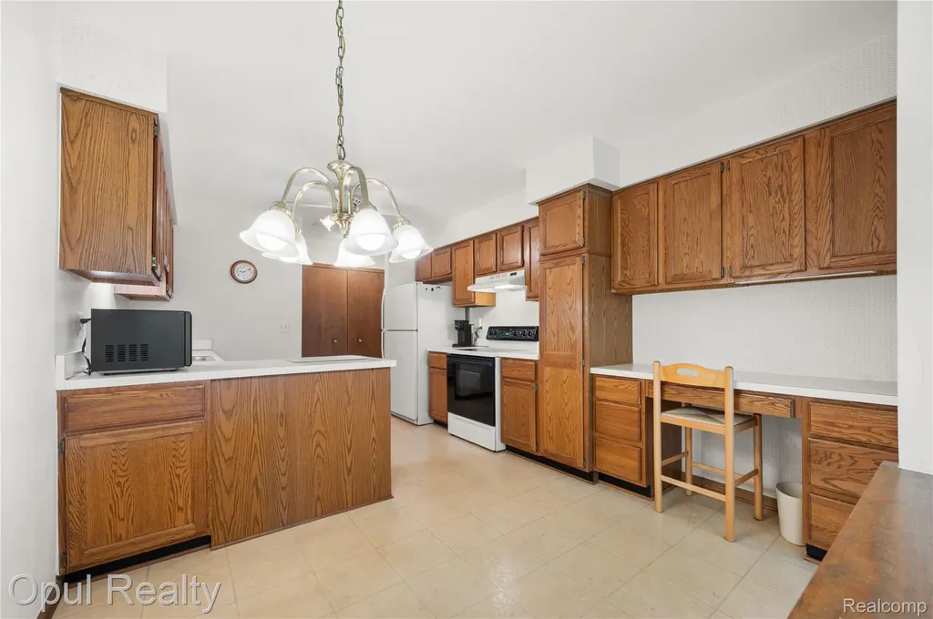 37440 N Laurel Park Drive Livonia City MI 48152