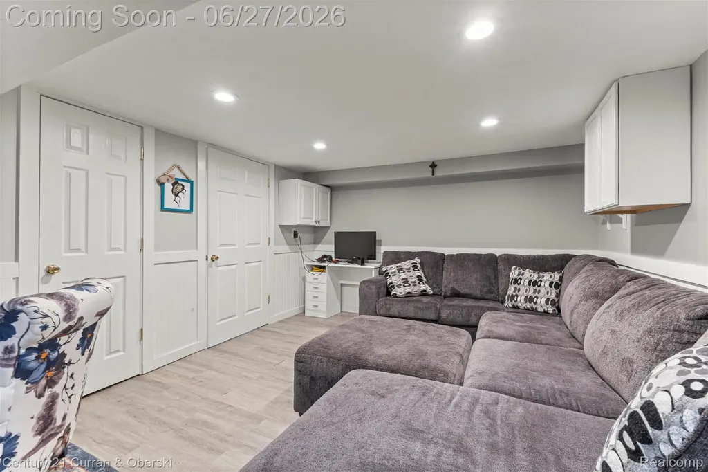22511 Cherry Hill Street Dearborn City MI 48124