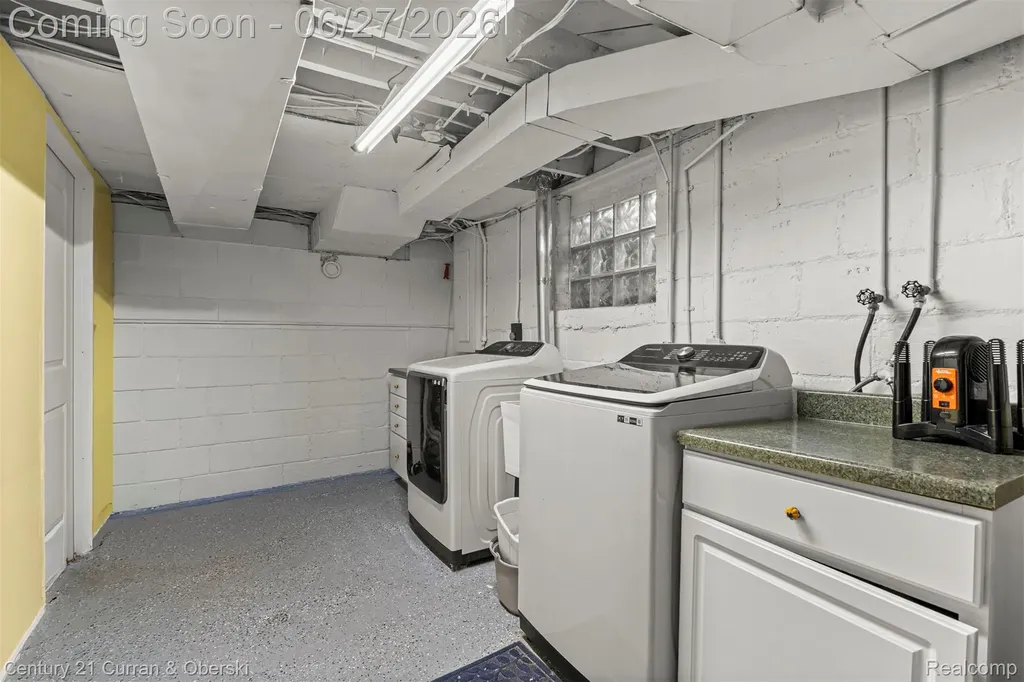 22511 Cherry Hill Street Dearborn City MI 48124