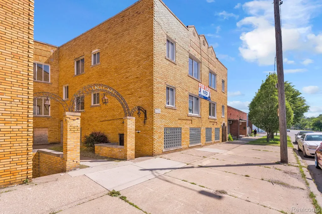 15523 Mack Avenue Detroit City MI 48224