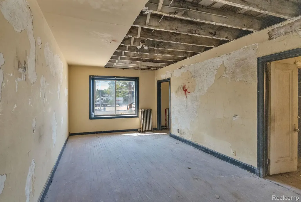 15523 Mack Avenue Detroit City MI 48224