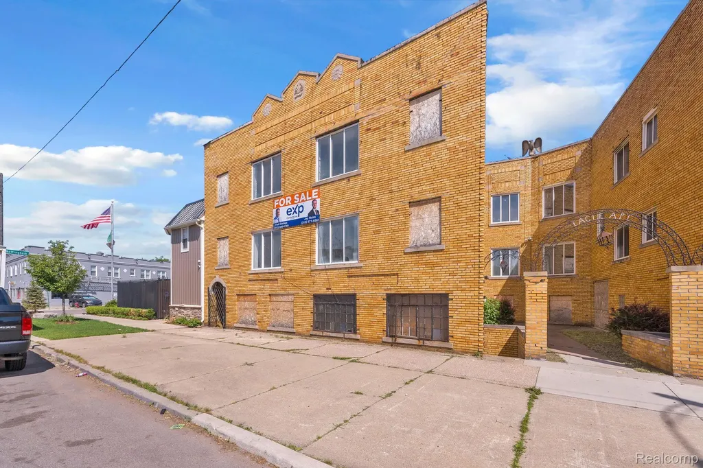 15523 Mack Avenue Detroit City MI 48224