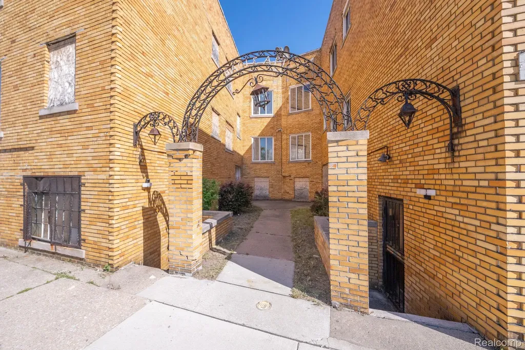 15523 Mack Avenue Detroit City MI 48224