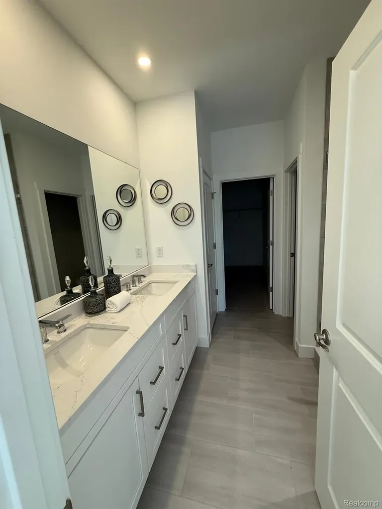 5342 Vista Lane West Bloomfield Charter Township MI 48323