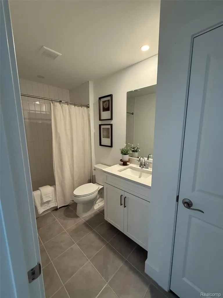 5342 Vista Lane West Bloomfield Charter Township MI 48323
