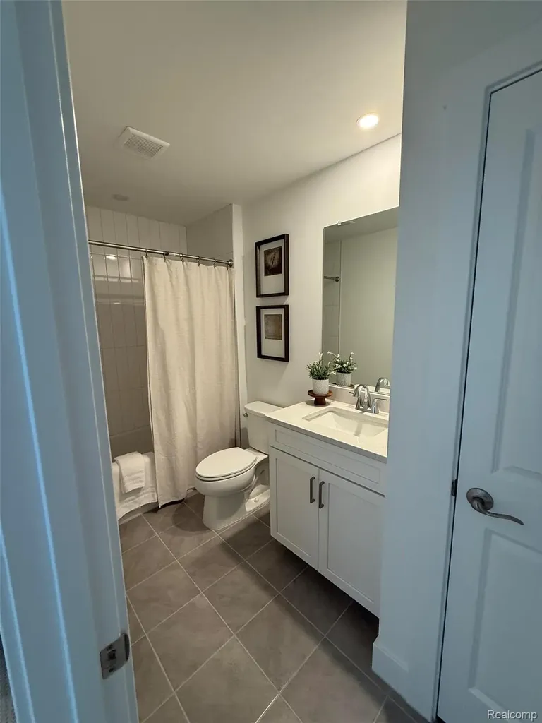 5342 Vista Lane West Bloomfield Charter Township MI 48323