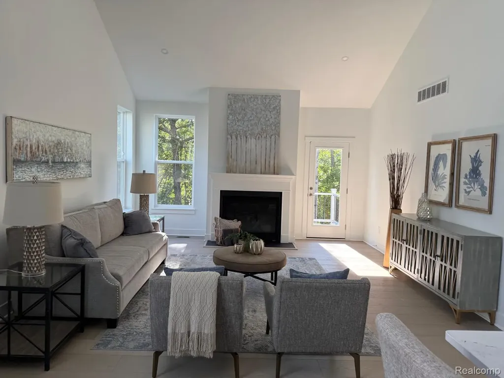 5342 Vista Lane West Bloomfield Charter Township MI 48323