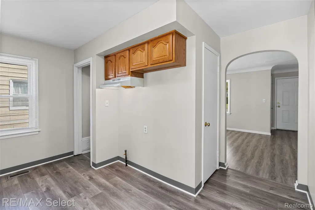 4305 Pengelly Road Flint City MI 48507