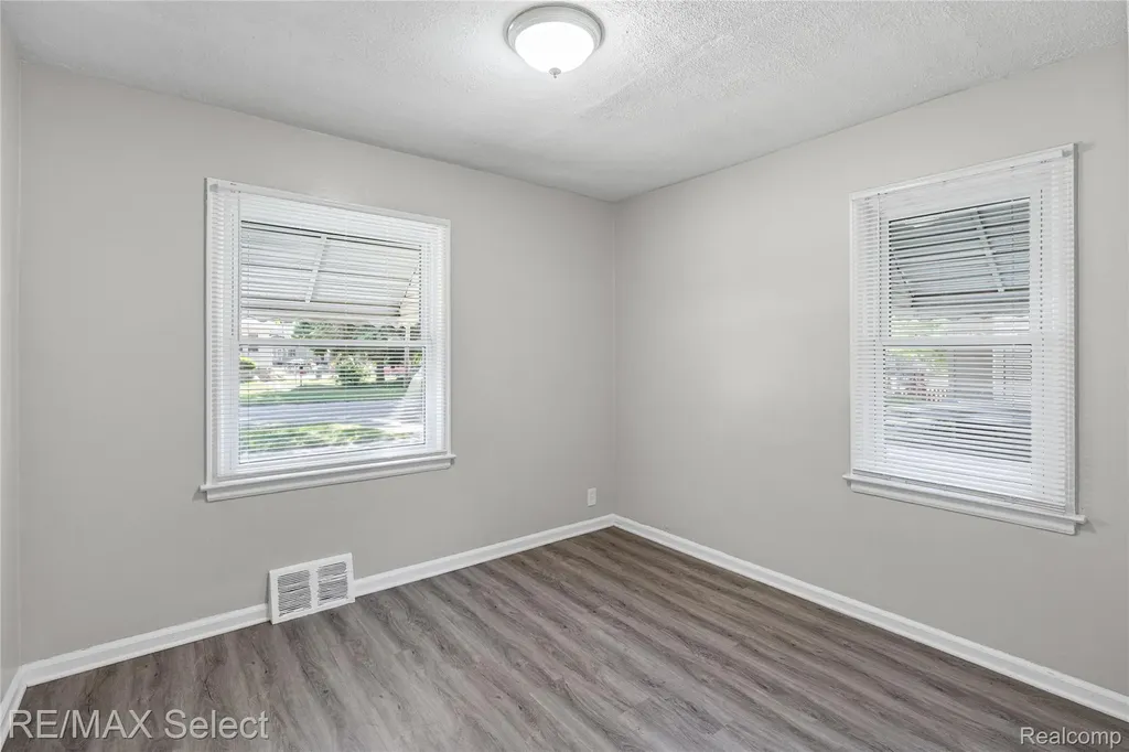 4305 Pengelly Road Flint City MI 48507