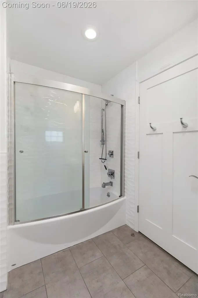 10504 Borgman Avenue Huntington Woods City MI 48070