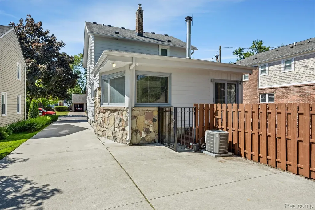 10504 Borgman Avenue Huntington Woods City MI 48070
