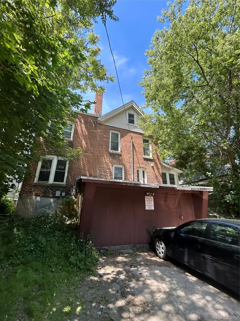 126 College Place Ypsilanti City MI 48197