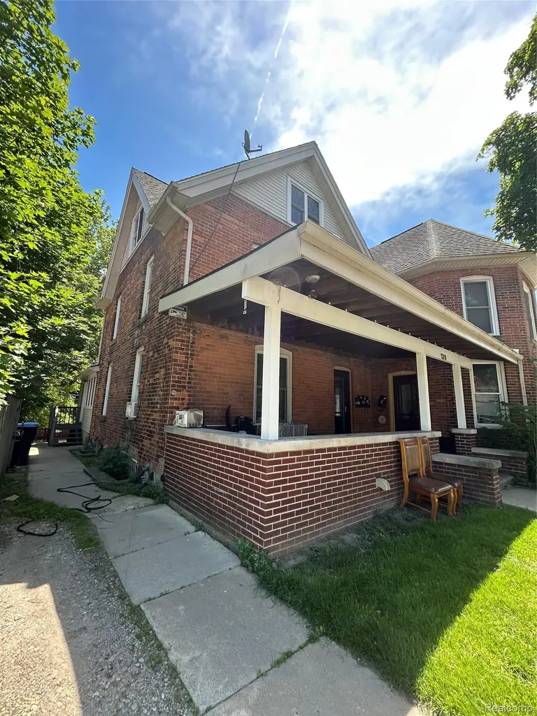 126 College Place Ypsilanti City MI 48197