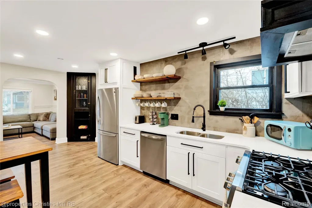 3237 Harris Street Ferndale City MI 48220