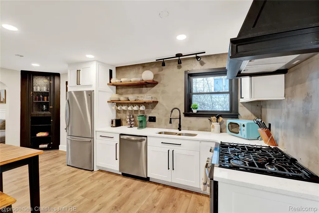 3237 Harris Street Ferndale City MI 48220