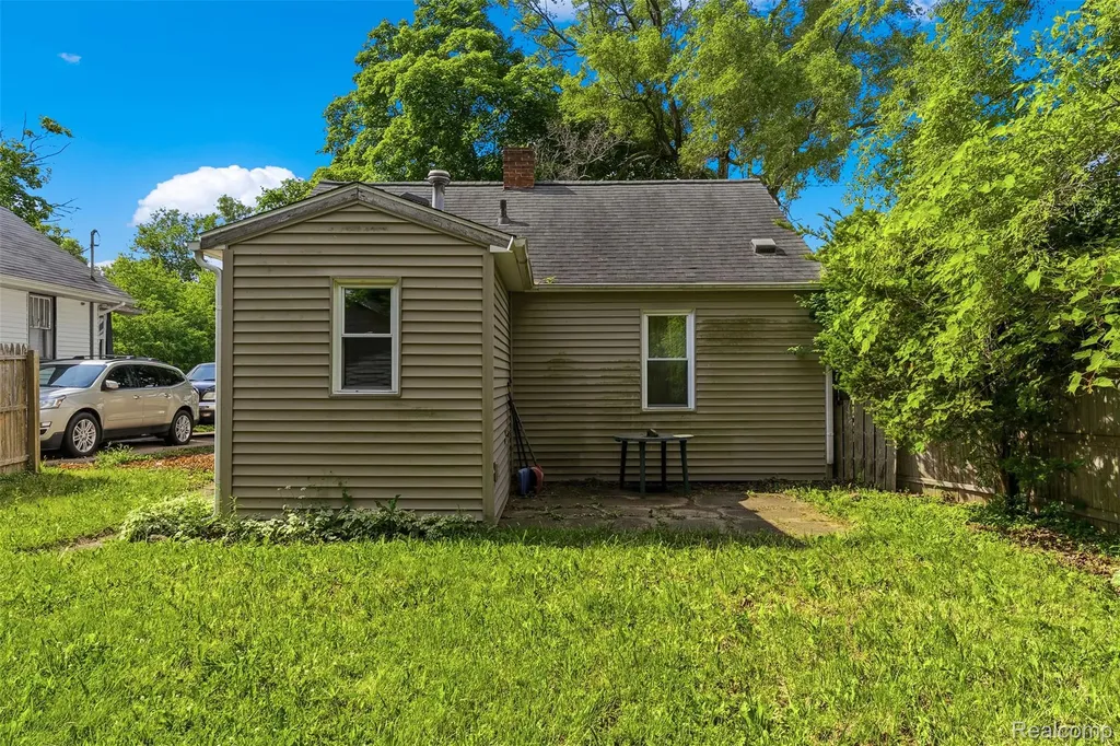 1128 Barrie Avenue Flint City MI 48507