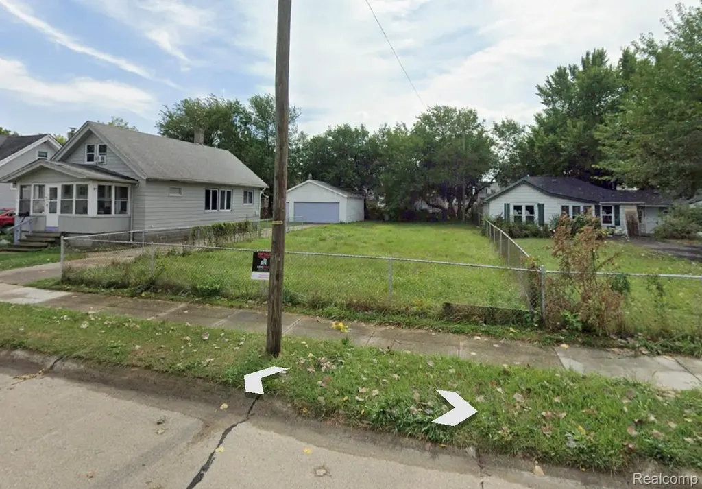 6736 Orchard Avenue Warren City MI 48091