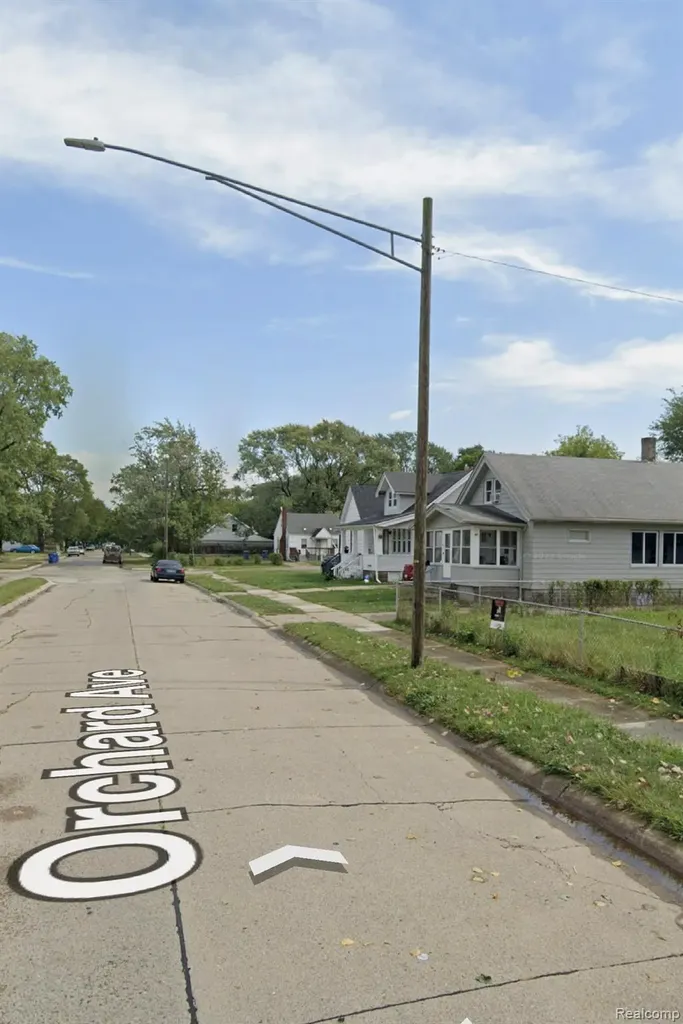 6736 Orchard Avenue Warren City MI 48091