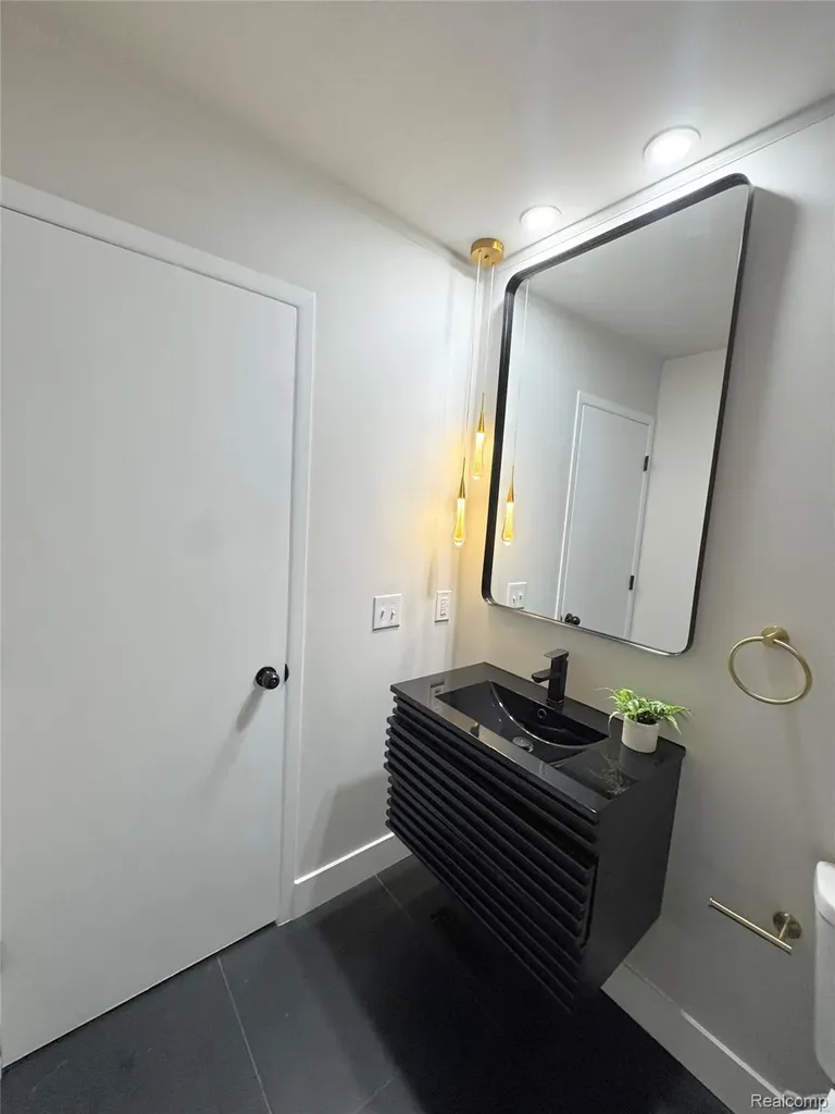 570 Hidden Ridge Drive Troy City MI 48083