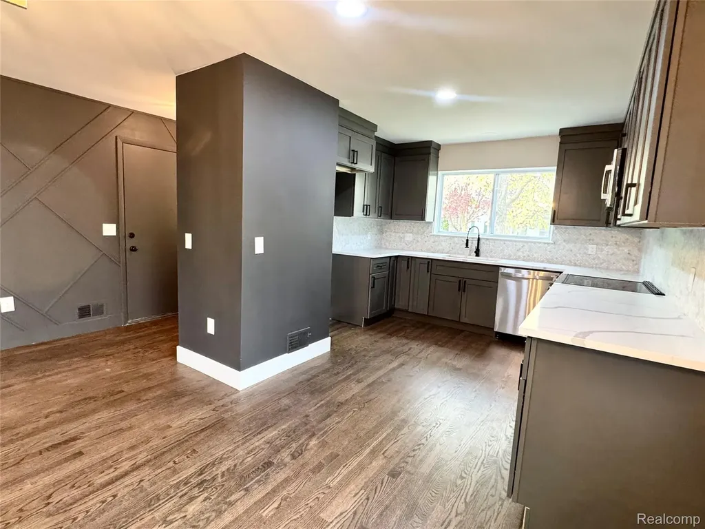 570 Hidden Ridge Drive Troy City MI 48083