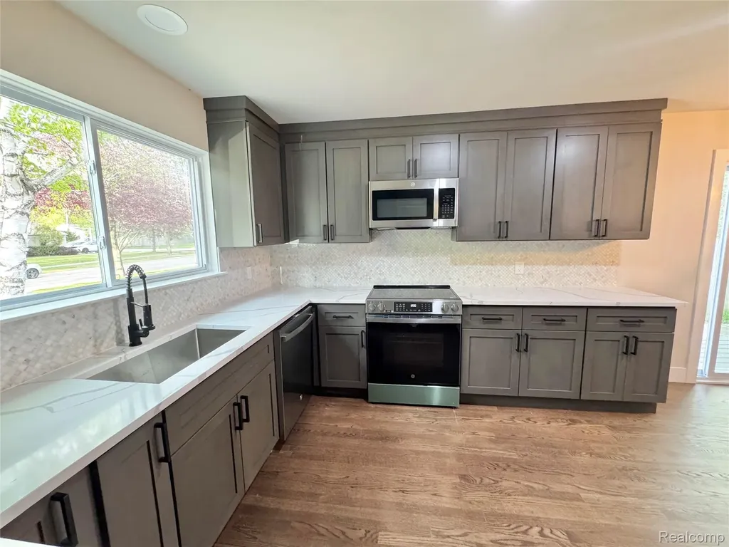 570 Hidden Ridge Drive Troy City MI 48083