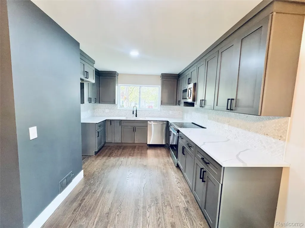 570 Hidden Ridge Drive Troy City MI 48083