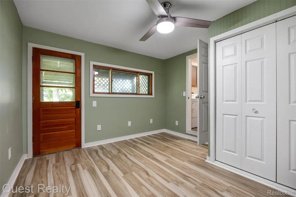 32660 Saint Vincent Avenue Warren City MI 48092