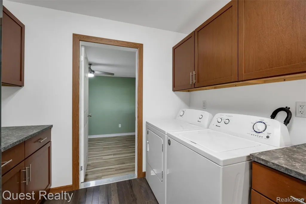 32660 Saint Vincent Avenue Warren City MI 48092