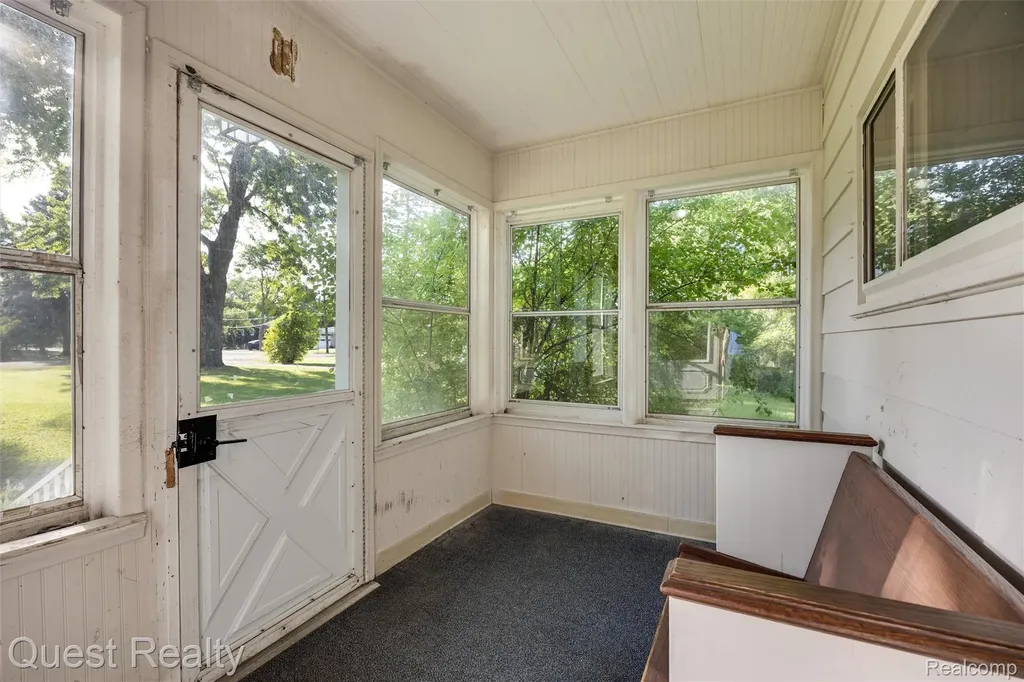 32660 Saint Vincent Avenue Warren City MI 48092