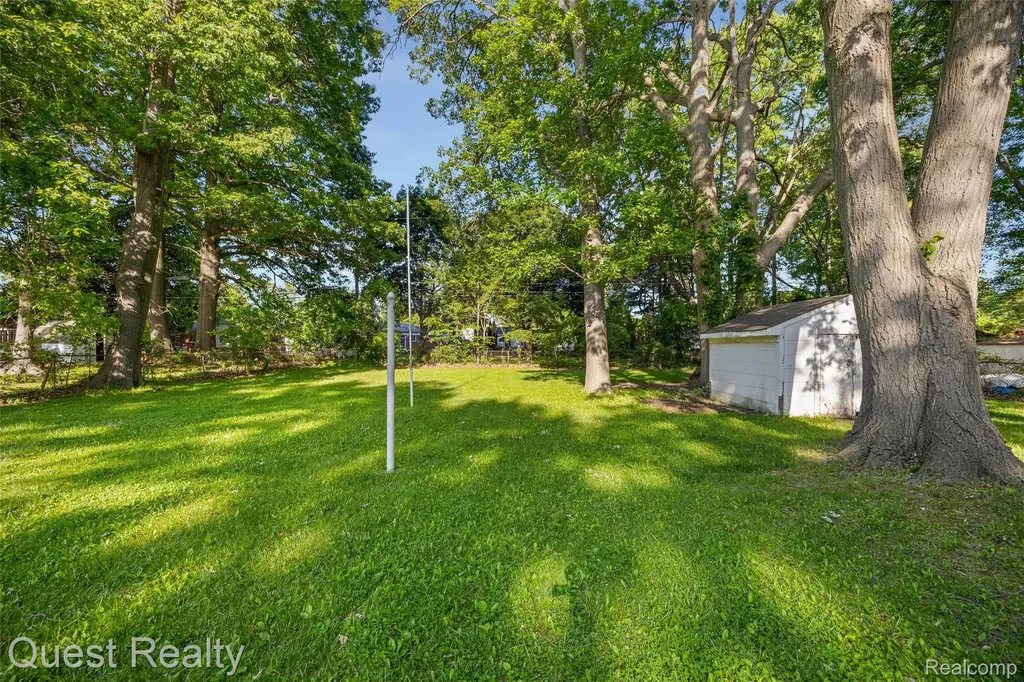 32660 Saint Vincent Avenue Warren City MI 48092