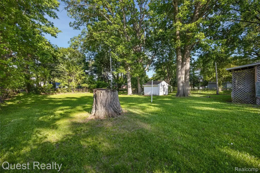 32660 Saint Vincent Avenue Warren City MI 48092