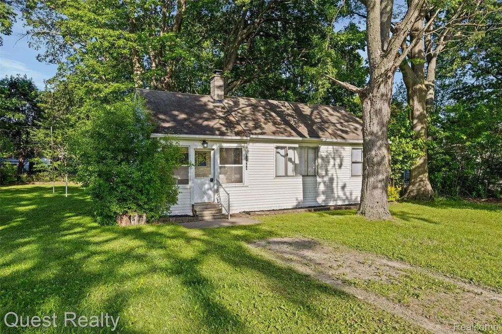 32660 Saint Vincent Avenue Warren City MI 48092