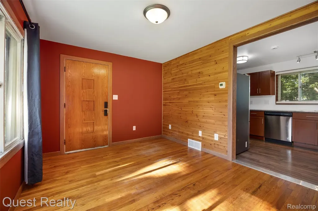 32660 Saint Vincent Avenue Warren City MI 48092