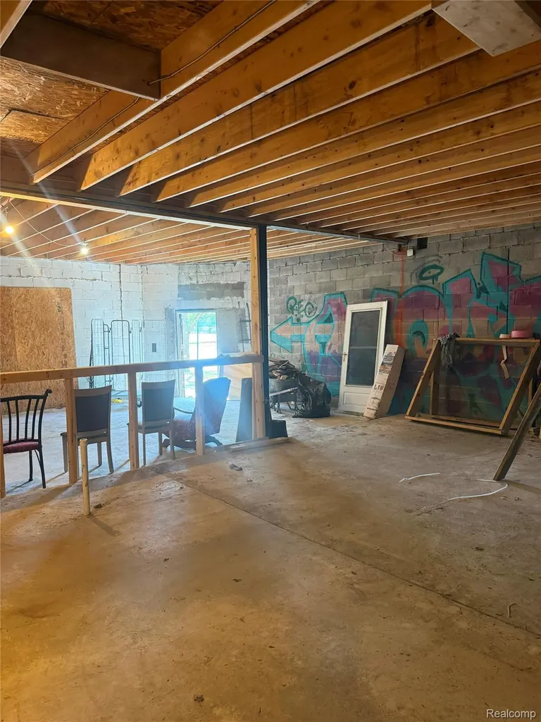 12901 Kelly Road Detroit City MI 48224