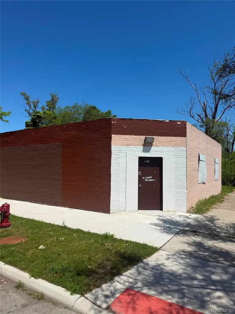 12901 Kelly Road Detroit City MI 48224
