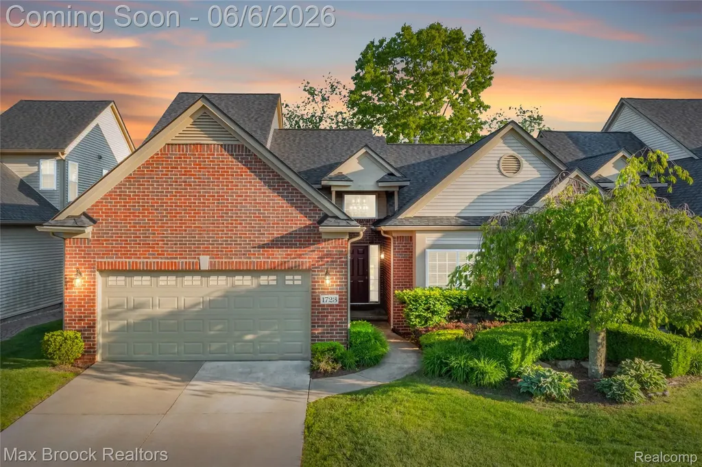 1723 Pine Forest Drive Commerce Charter Township MI 48390