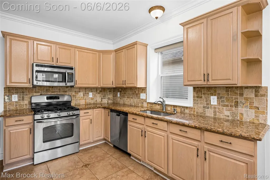 1723 Pine Forest Drive Commerce Charter Township MI 48390