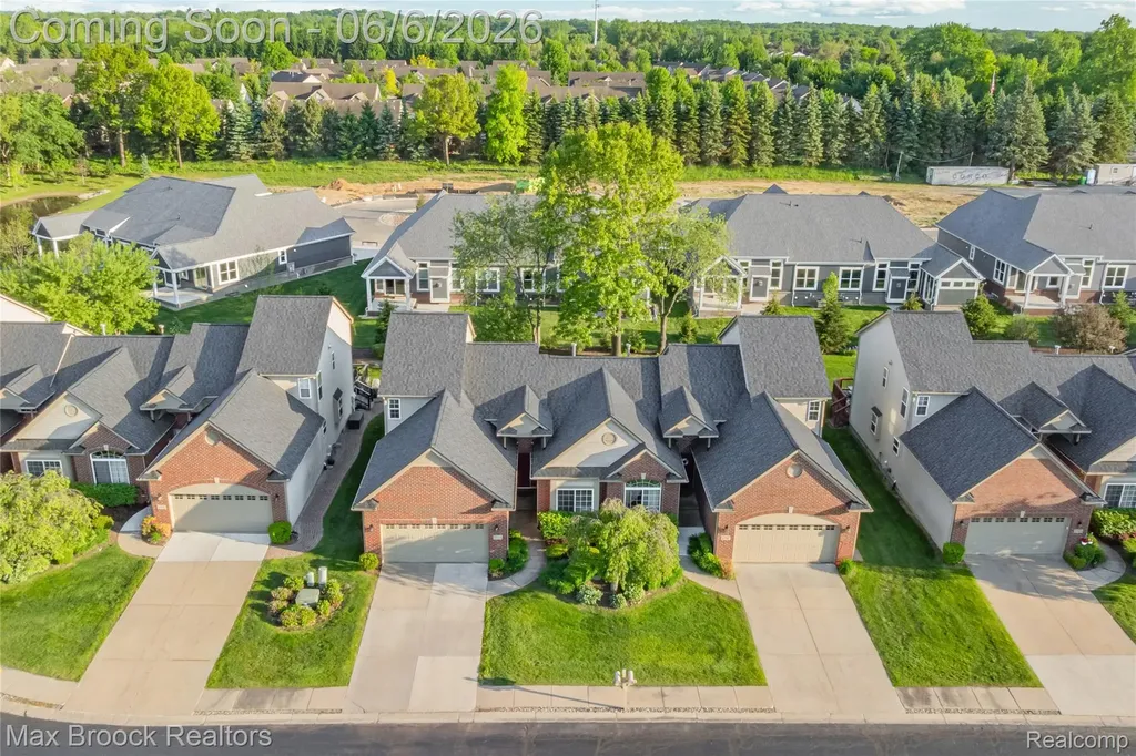 1723 Pine Forest Drive Commerce Charter Township MI 48390