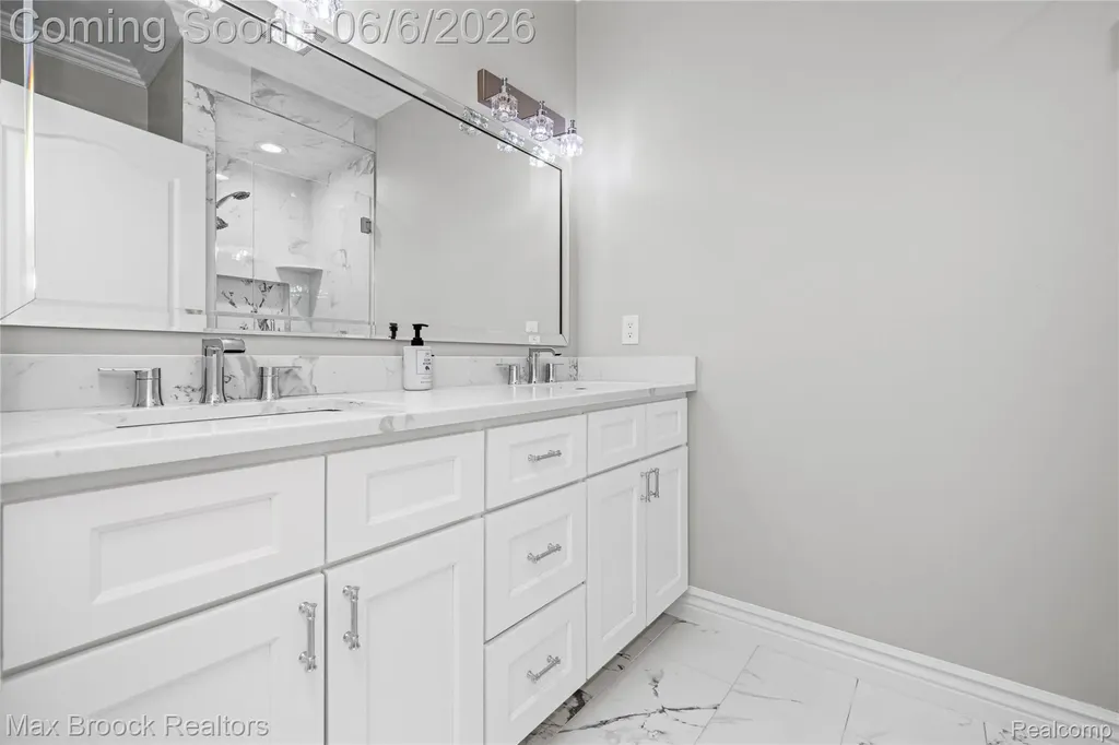 1723 Pine Forest Drive Commerce Charter Township MI 48390
