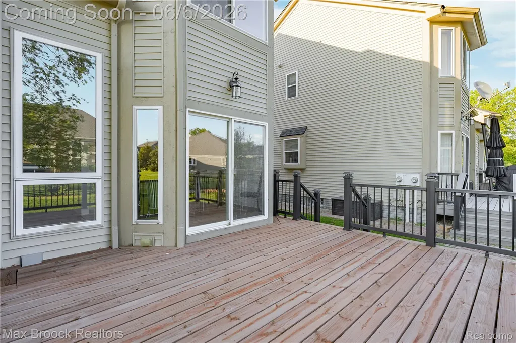 1723 Pine Forest Drive Commerce Charter Township MI 48390