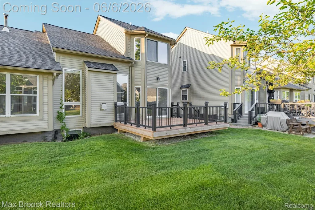 1723 Pine Forest Drive Commerce Charter Township MI 48390
