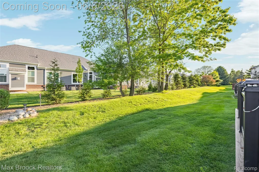 1723 Pine Forest Drive Commerce Charter Township MI 48390