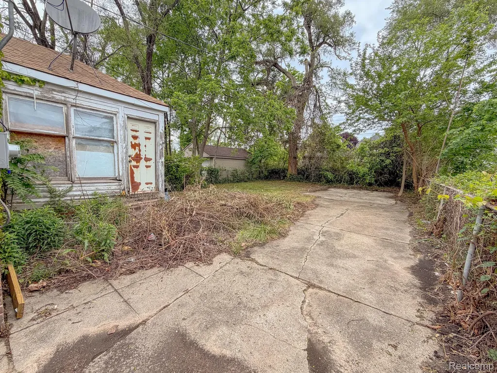 13594 Grandmont Avenue Detroit City MI 48227