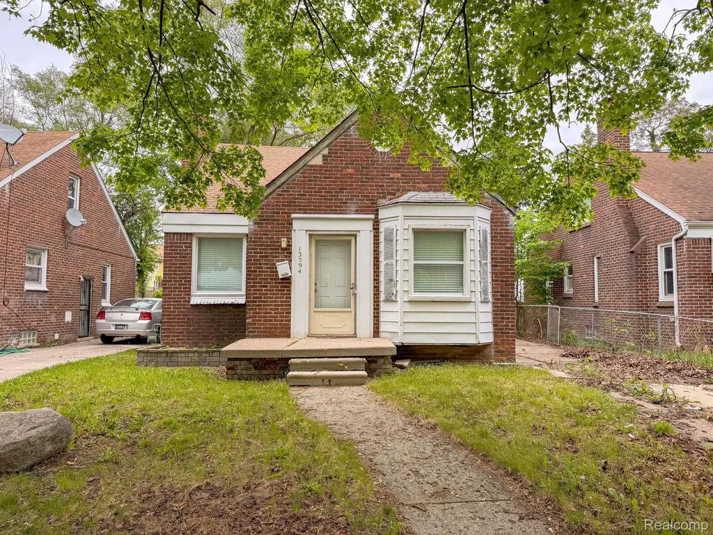 13594 Grandmont Avenue Detroit City MI 48227