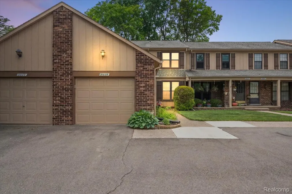 31609 Green Meadow Lane Warren City MI 48093