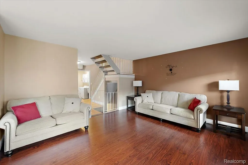 31609 Green Meadow Lane Warren City MI 48093