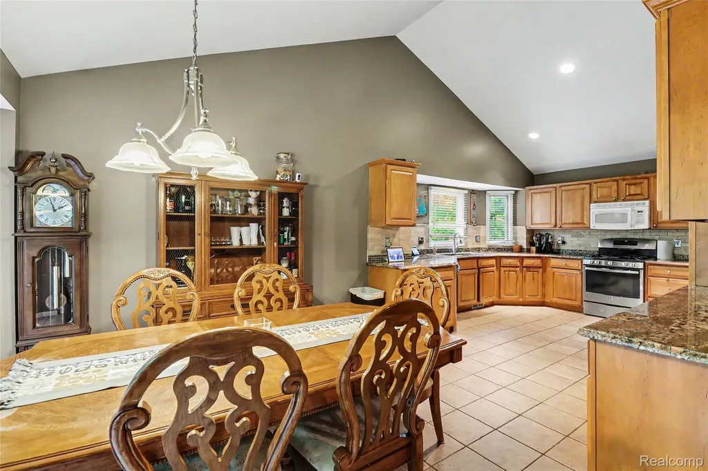 57572 Suffield Drive Washington Township MI 48094